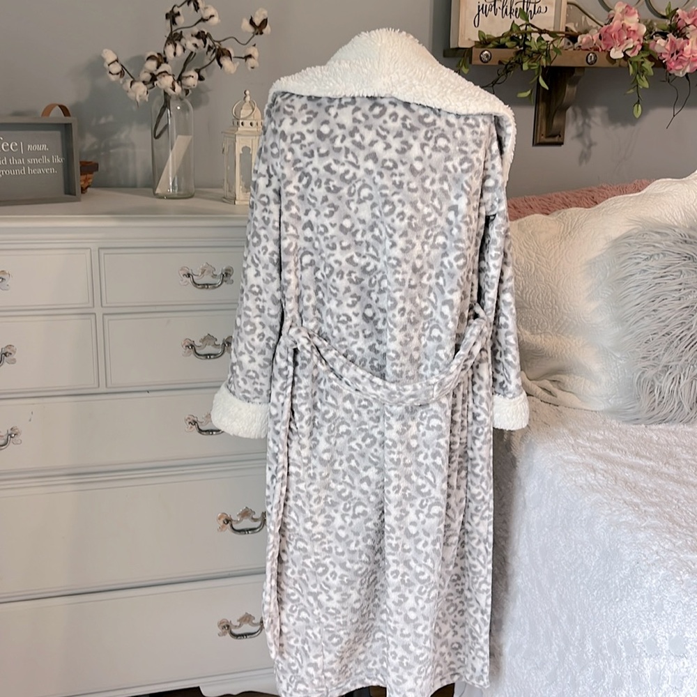 Plush Midi Robe - Picture 11 of 14